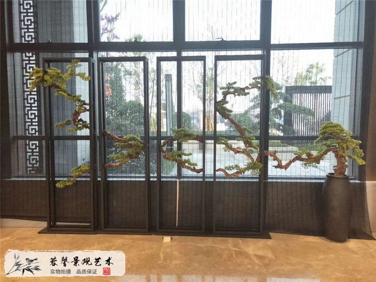 仿真松樹