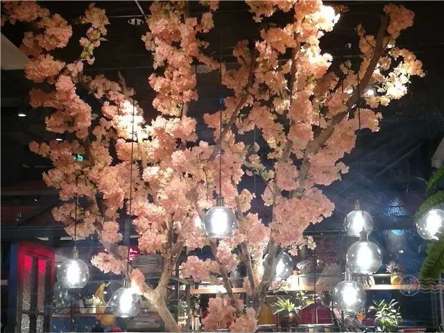 仿真櫻花樹主題餐廳
