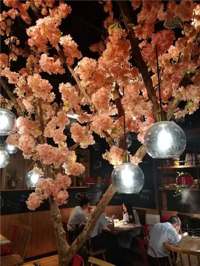 仿真櫻花樹主題餐廳