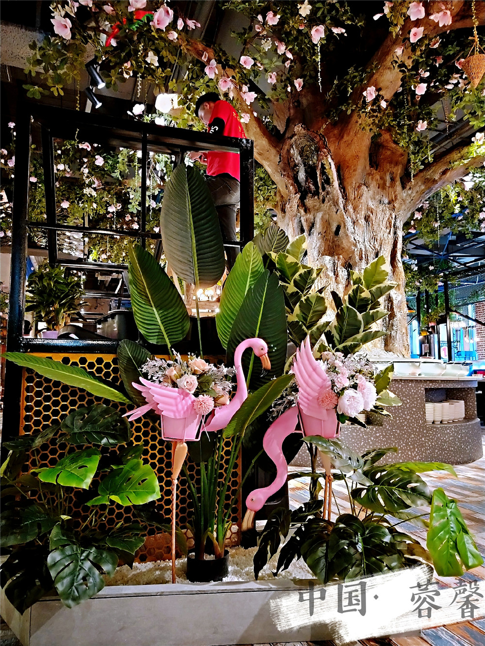 成都仿真綠植裝飾案例，凱德天府大牛合生態(tài)火鍋餐廳改造 (6)